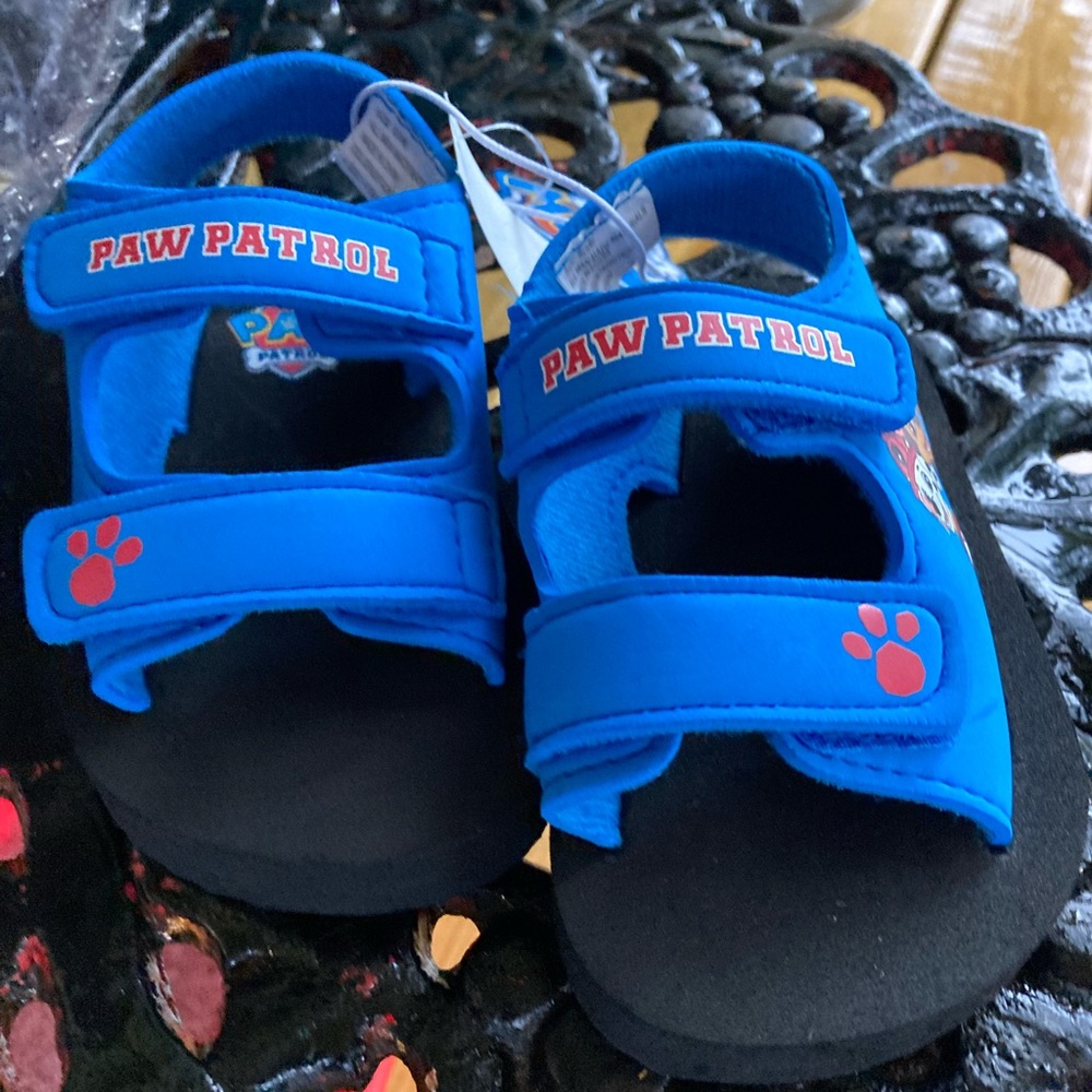 NWT PAW PATROL VELCRO BOYS SANDALS